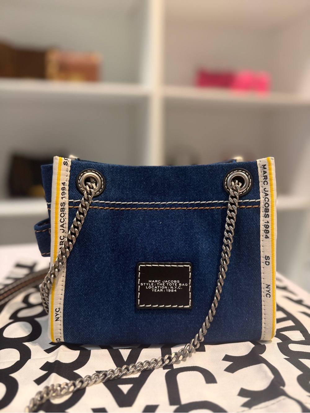 NWT Marc Jacobs The Denim Chain Crossbody Tote Bag - dark wash - Picture 5 of 8